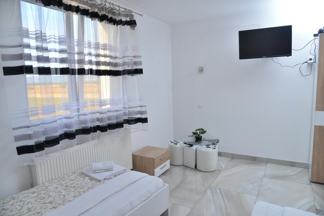 Mesecev Konak Bed and Breakfast Ni Εξωτερικό φωτογραφία