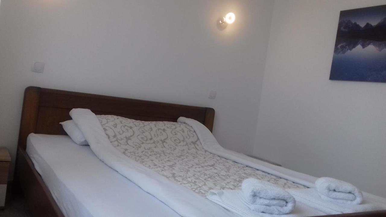 Mesecev Konak Bed and Breakfast Ni Εξωτερικό φωτογραφία