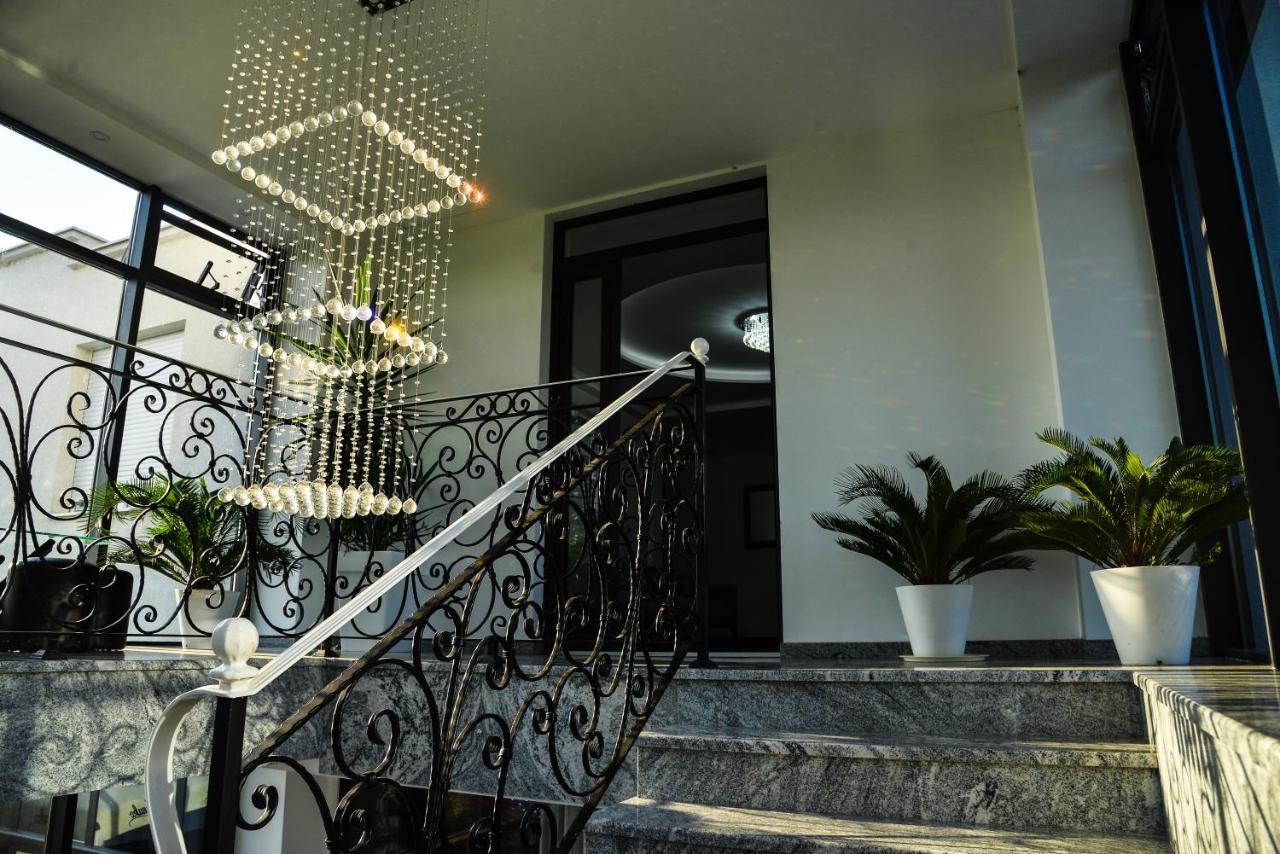 Mesecev Konak Bed and Breakfast Ni Εξωτερικό φωτογραφία