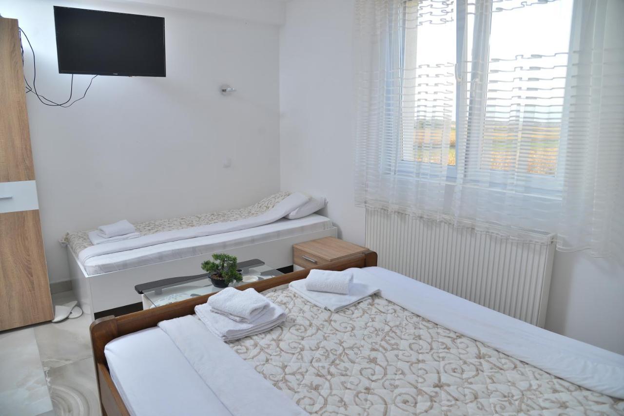 Mesecev Konak Bed and Breakfast Ni Εξωτερικό φωτογραφία