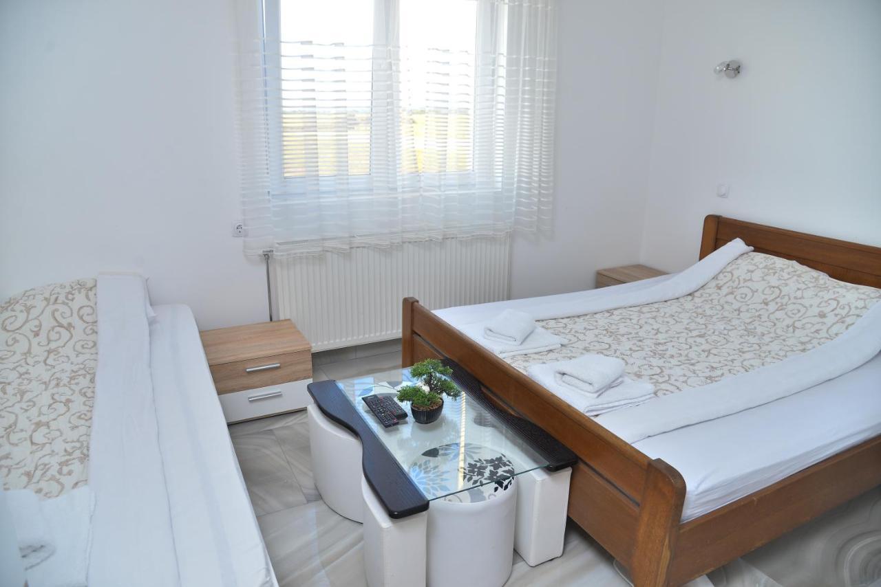 Mesecev Konak Bed and Breakfast Ni Εξωτερικό φωτογραφία