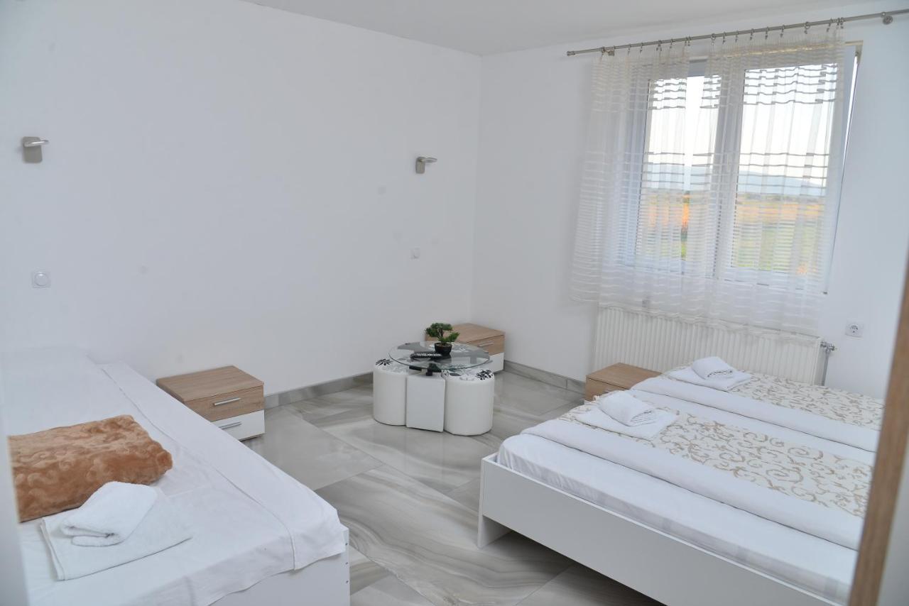 Mesecev Konak Bed and Breakfast Ni Εξωτερικό φωτογραφία